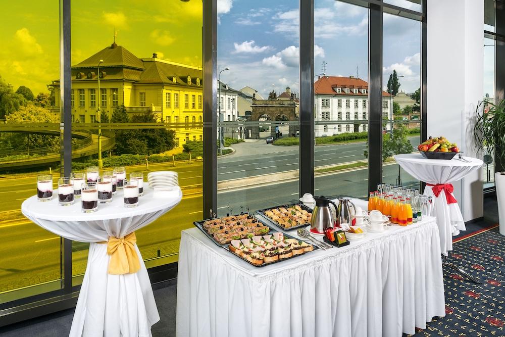 Vienna House Easy By Wyndham Pilsen Hotell Exteriör bild