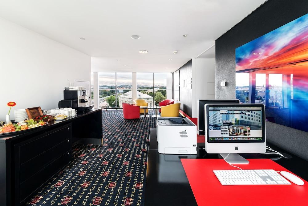 Vienna House Easy By Wyndham Pilsen Hotell Exteriör bild