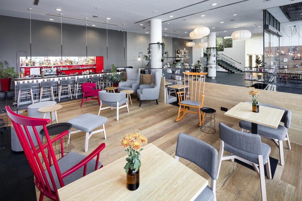 Vienna House Easy By Wyndham Pilsen Hotell Exteriör bild