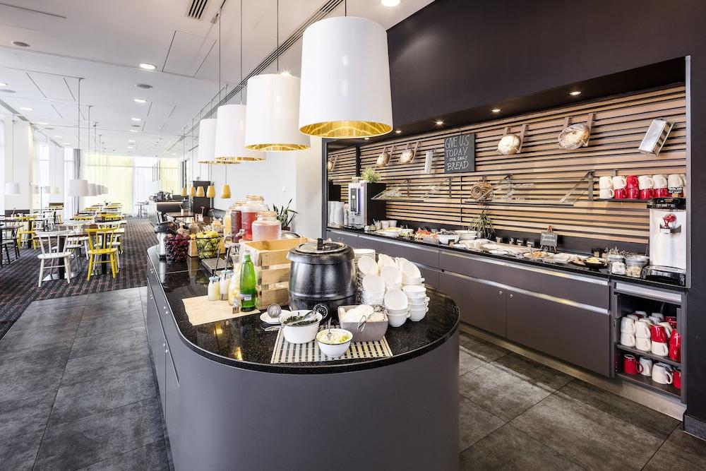 Vienna House Easy By Wyndham Pilsen Hotell Exteriör bild