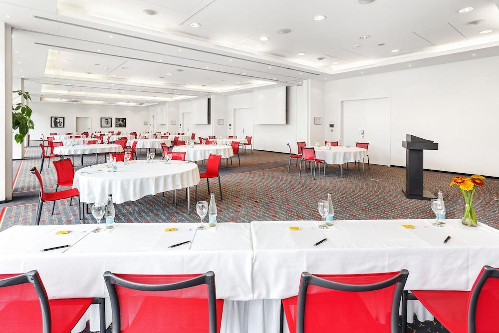 Vienna House Easy By Wyndham Pilsen Hotell Exteriör bild