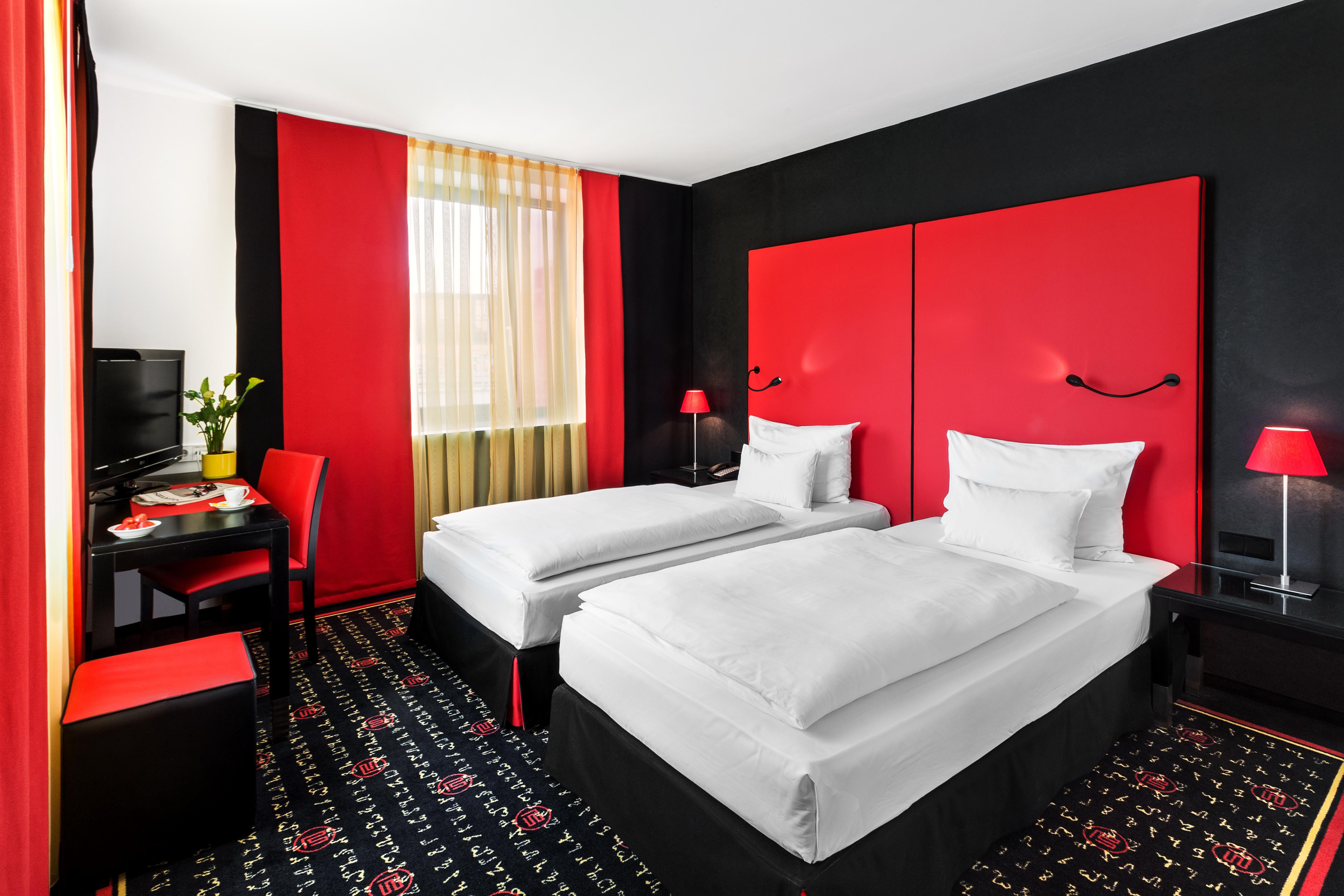 Vienna House Easy By Wyndham Pilsen Hotell Exteriör bild