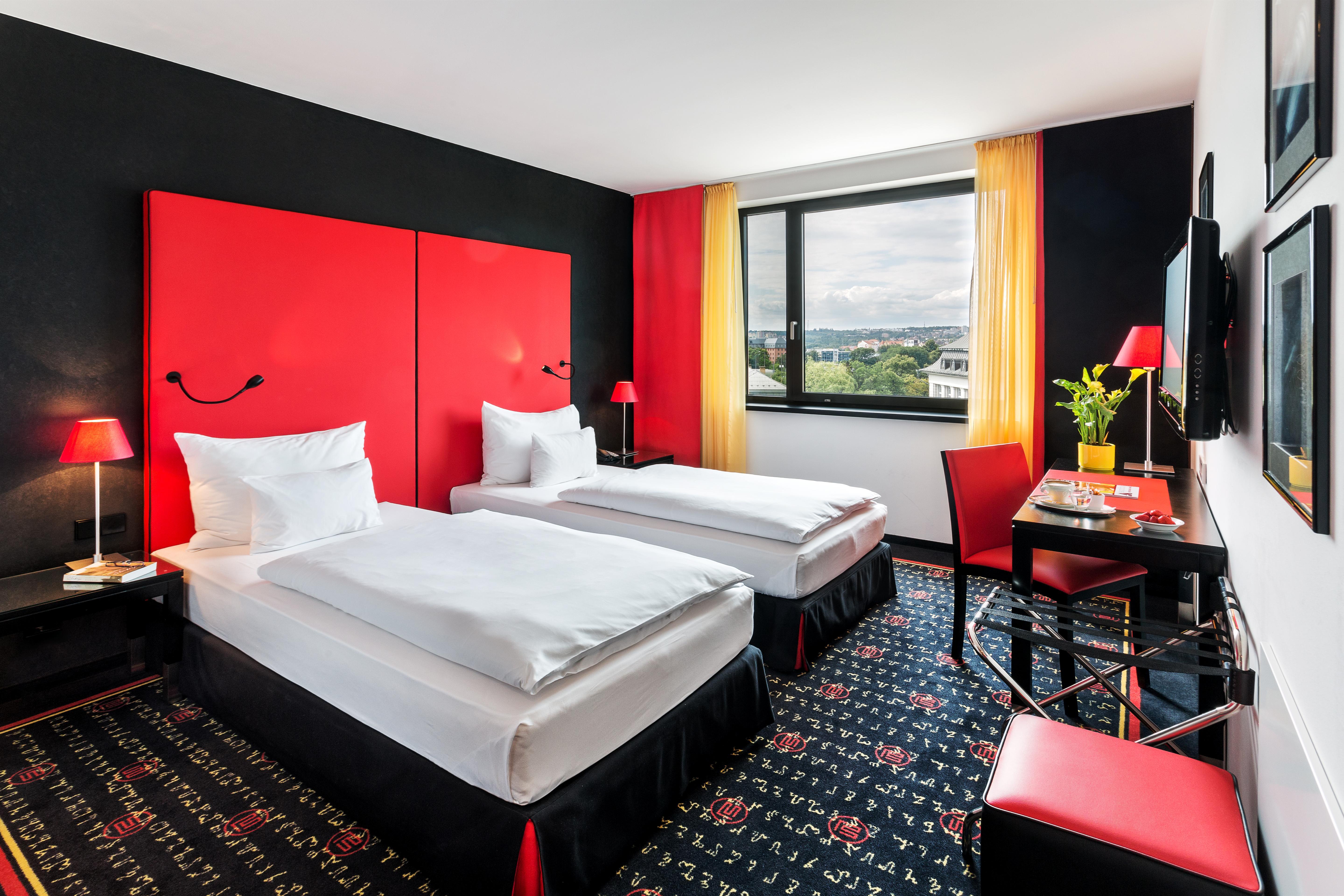 Vienna House Easy By Wyndham Pilsen Hotell Exteriör bild