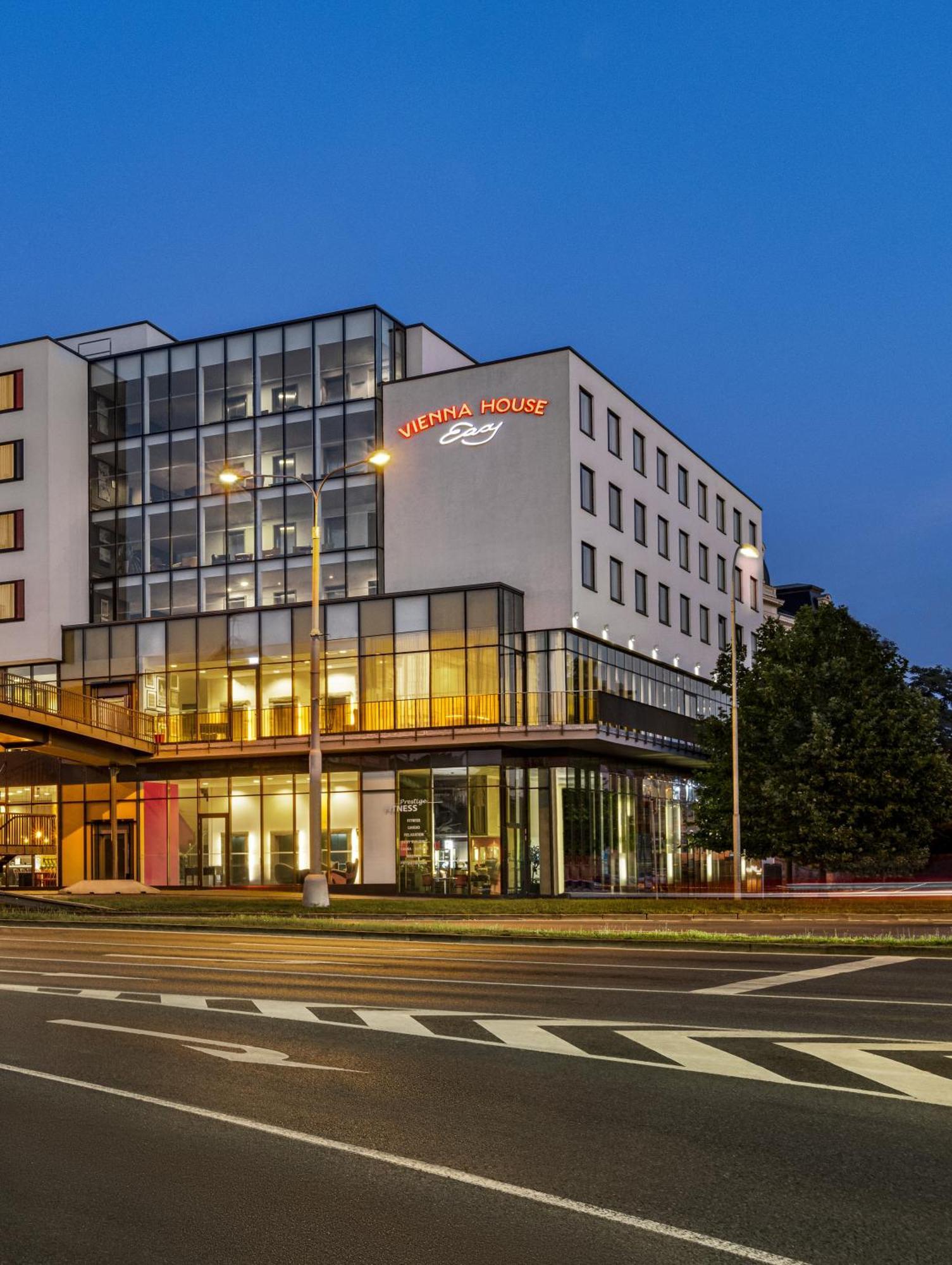 Vienna House Easy By Wyndham Pilsen Hotell Exteriör bild