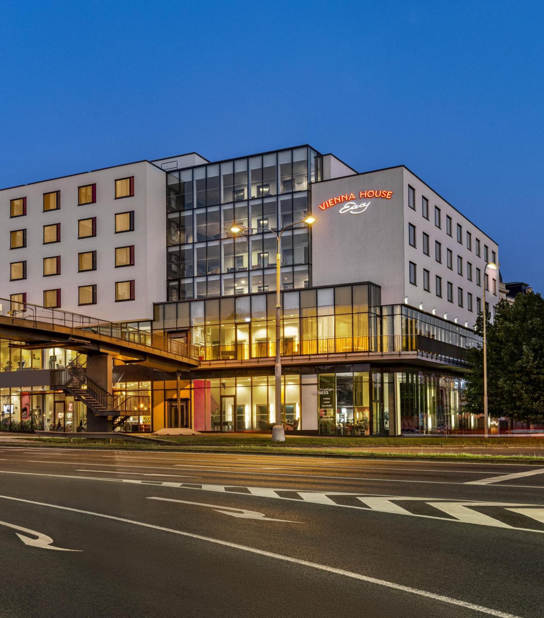 Vienna House Easy By Wyndham Pilsen Hotell Exteriör bild