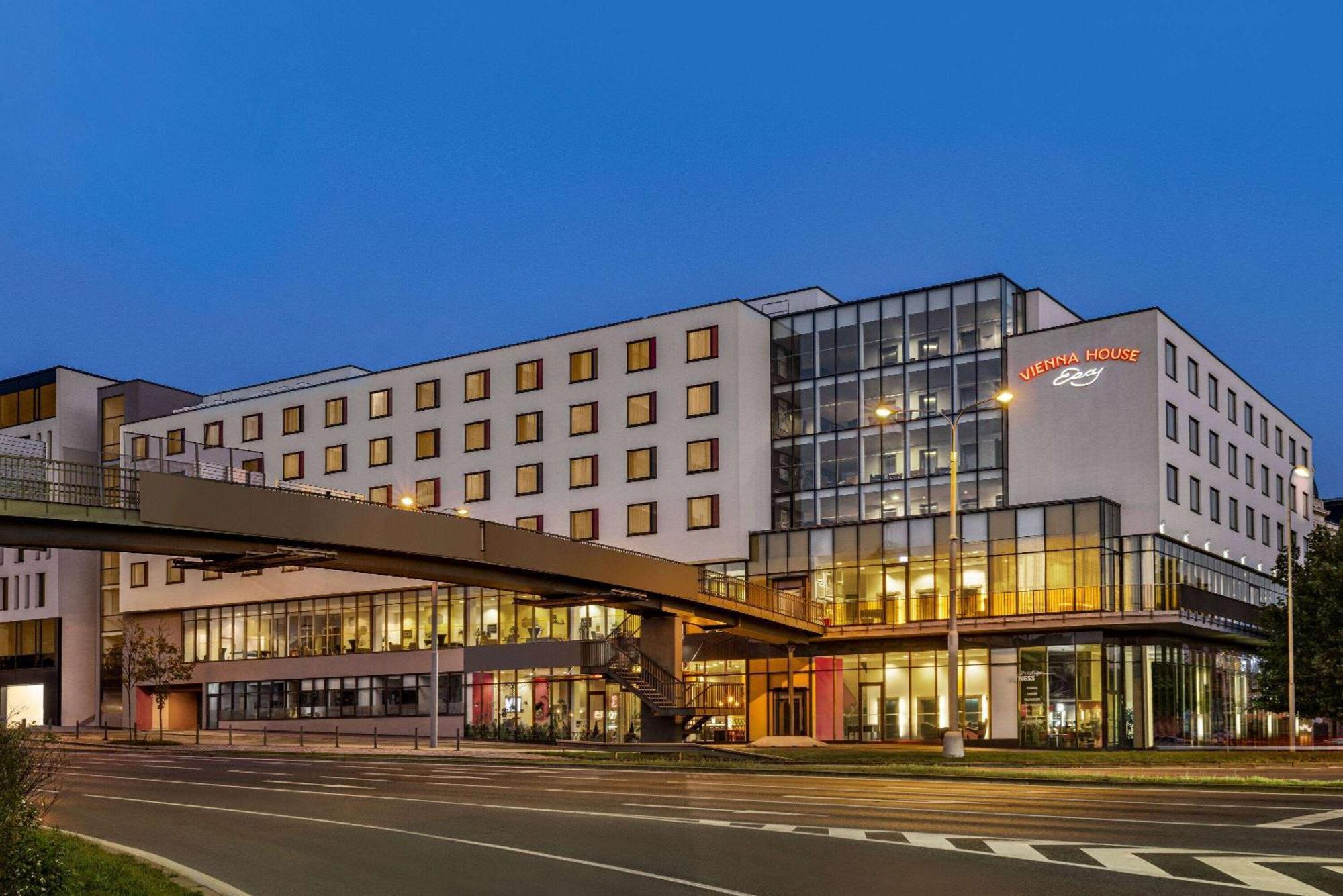 Vienna House Easy By Wyndham Pilsen Hotell Exteriör bild
