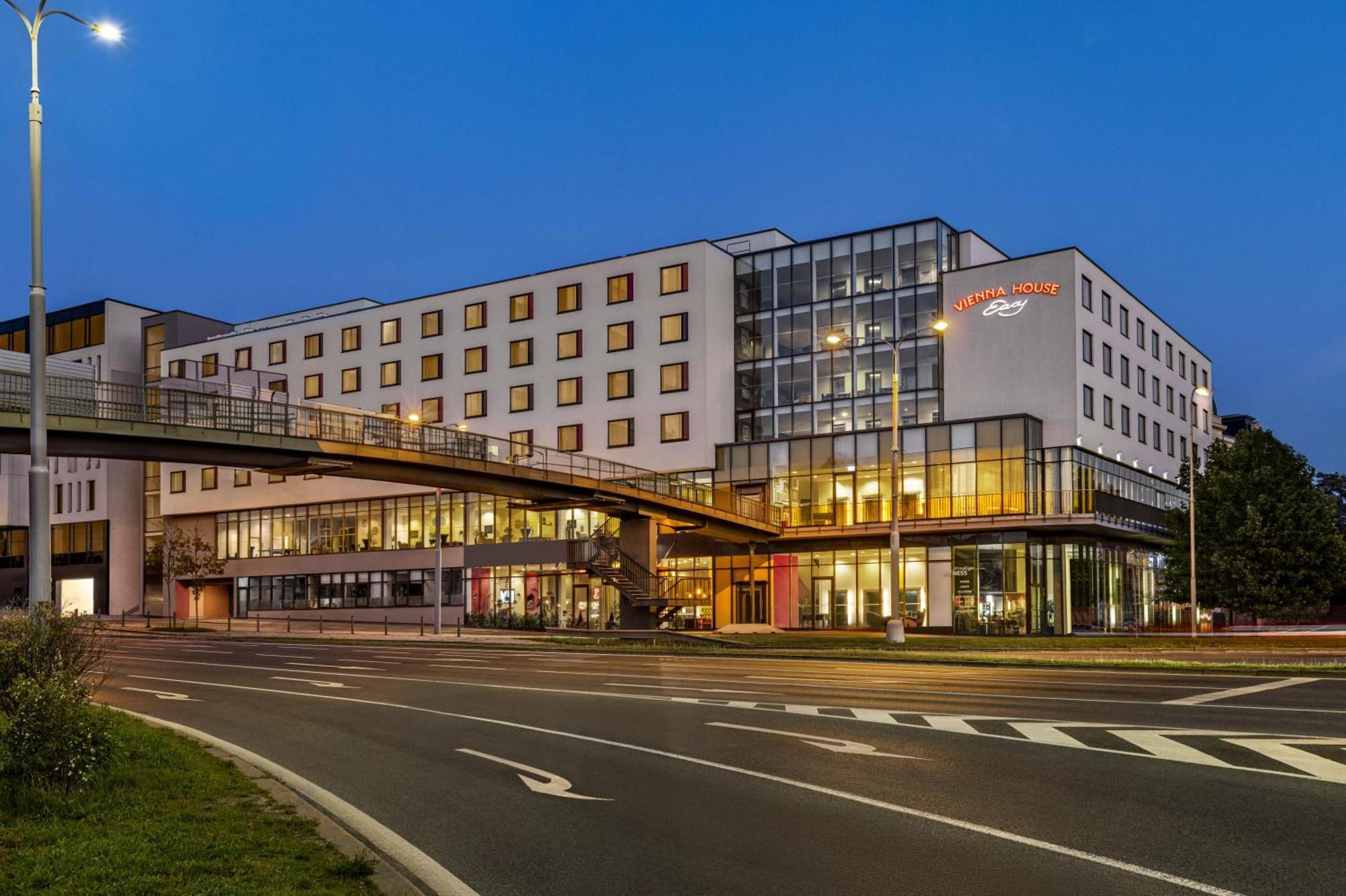 Vienna House Easy By Wyndham Pilsen Hotell Exteriör bild