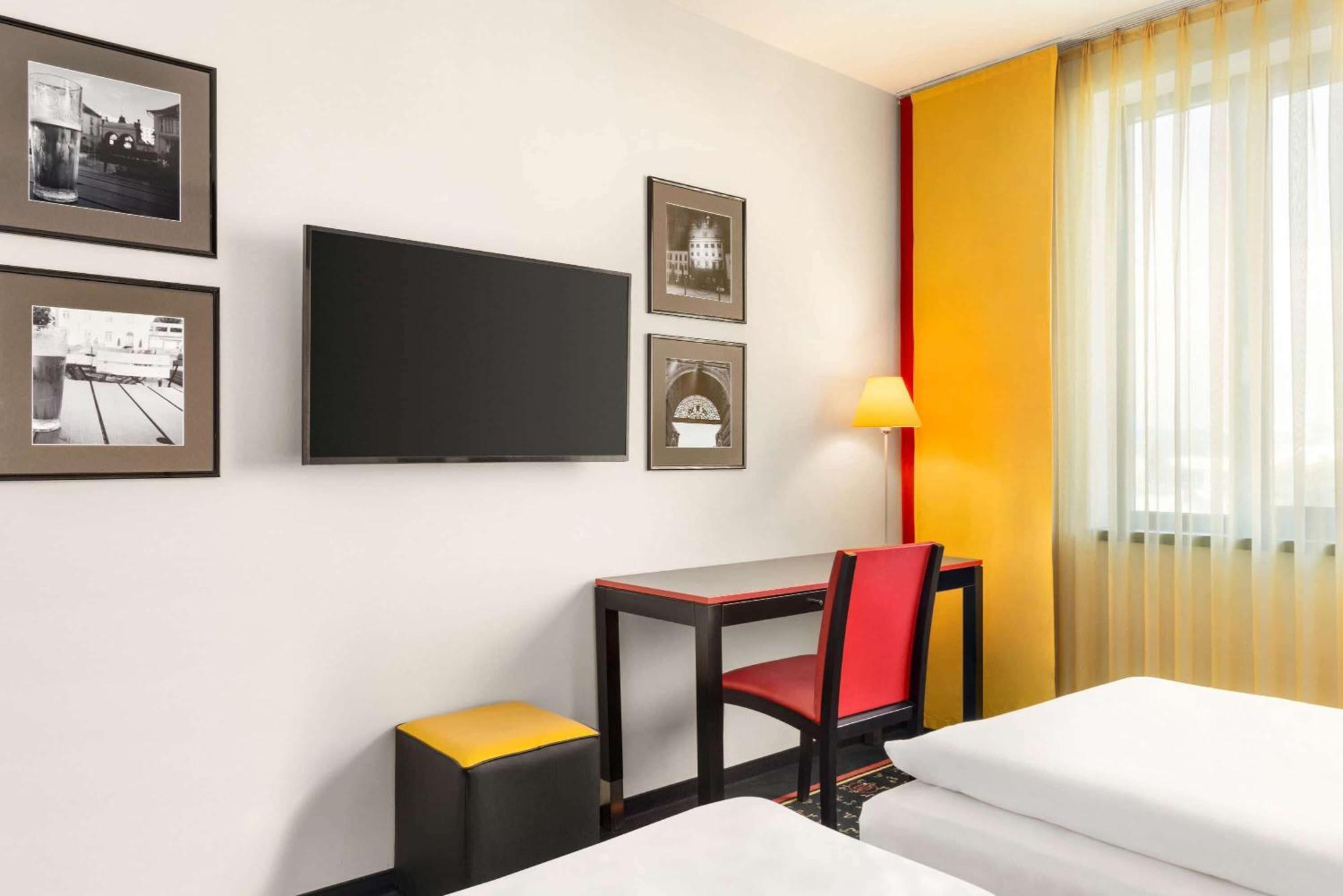 Vienna House Easy By Wyndham Pilsen Hotell Exteriör bild