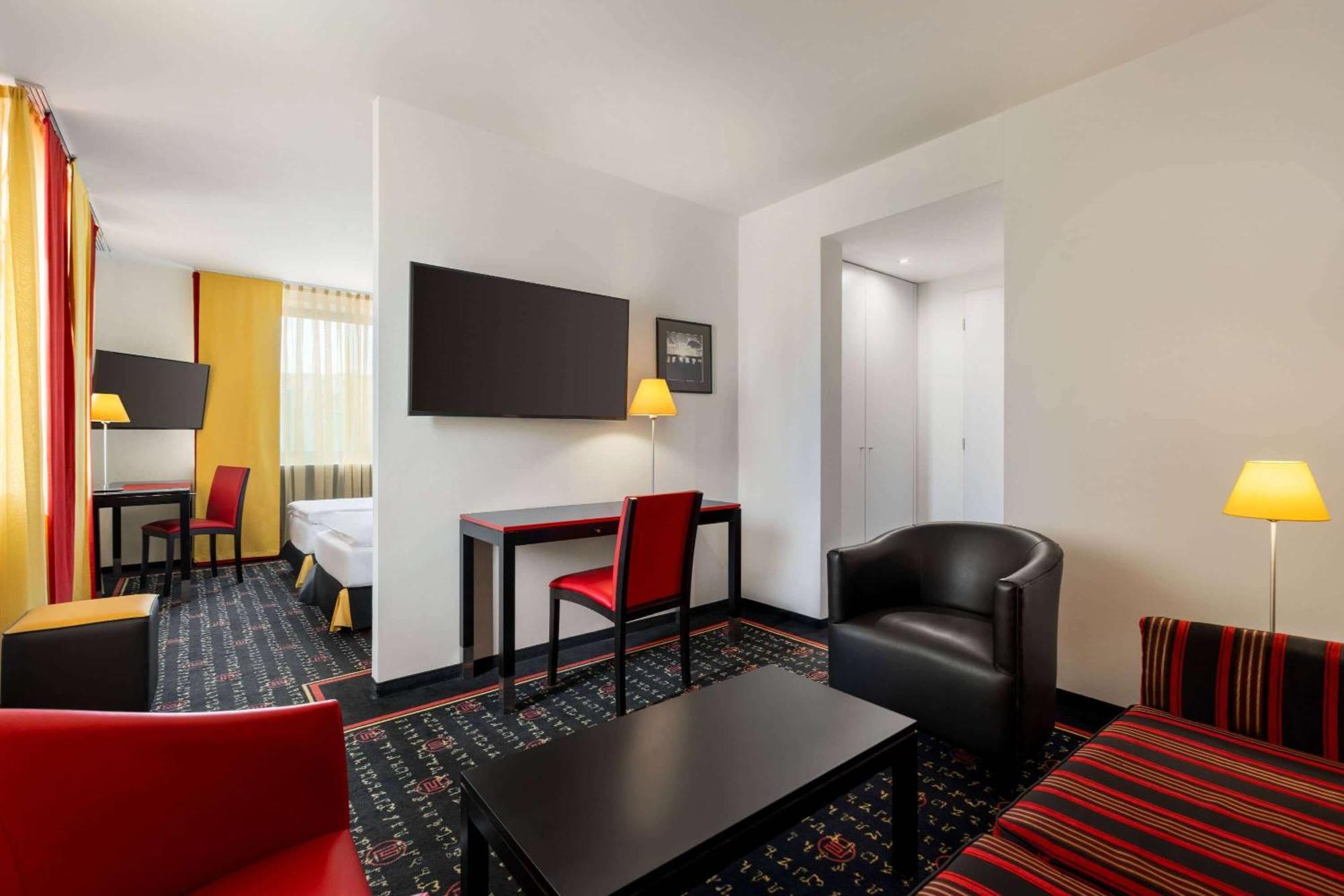 Vienna House Easy By Wyndham Pilsen Hotell Exteriör bild