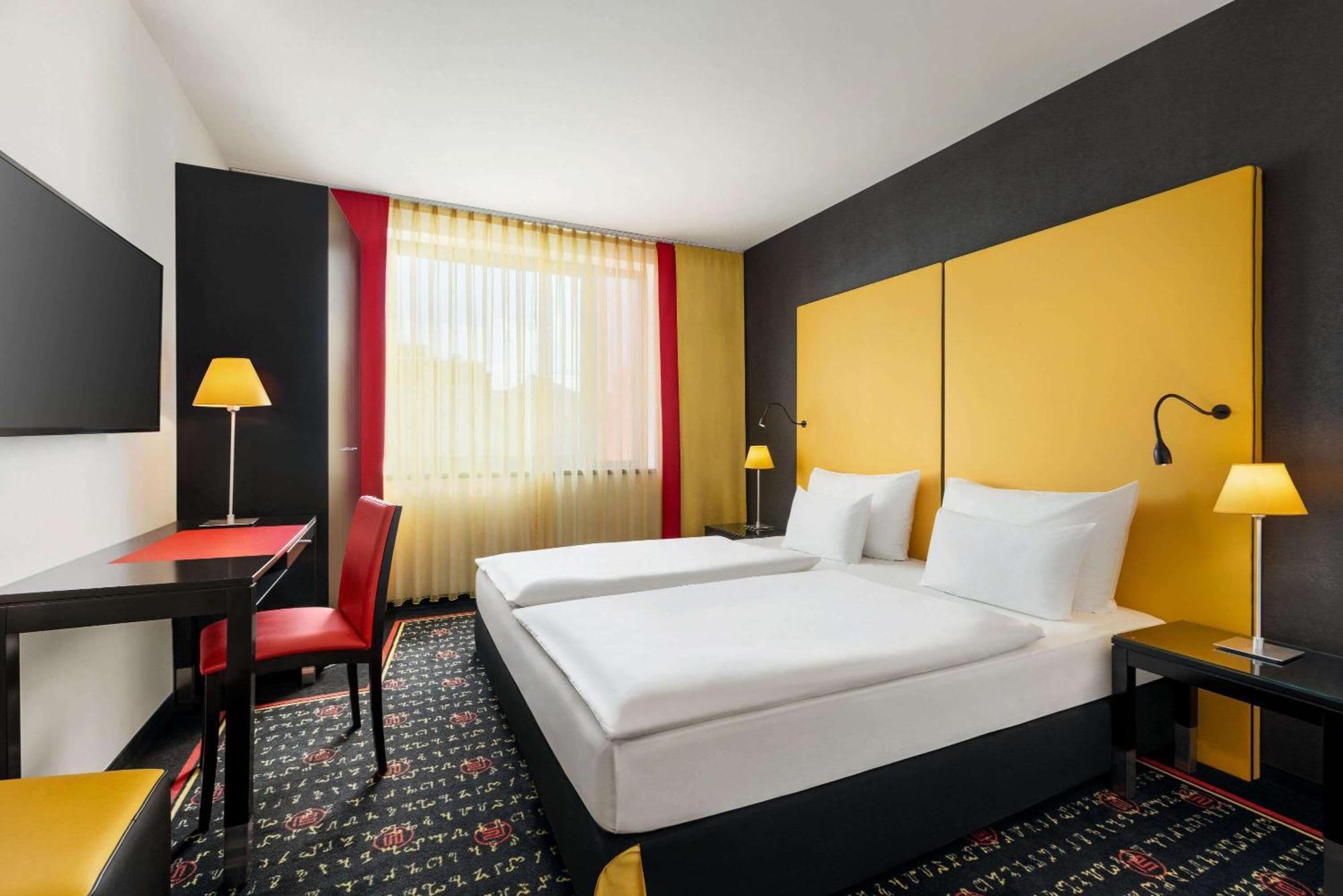 Vienna House Easy By Wyndham Pilsen Hotell Exteriör bild