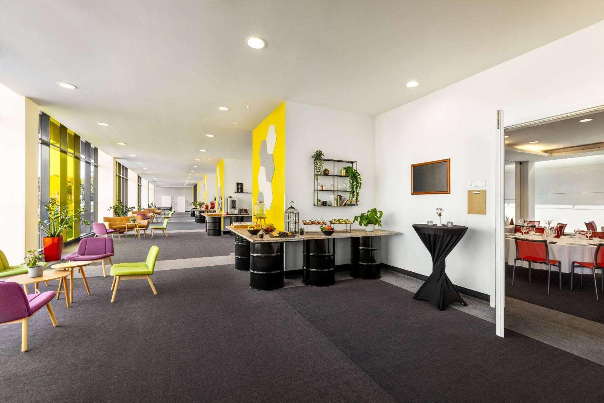 Vienna House Easy By Wyndham Pilsen Hotell Exteriör bild