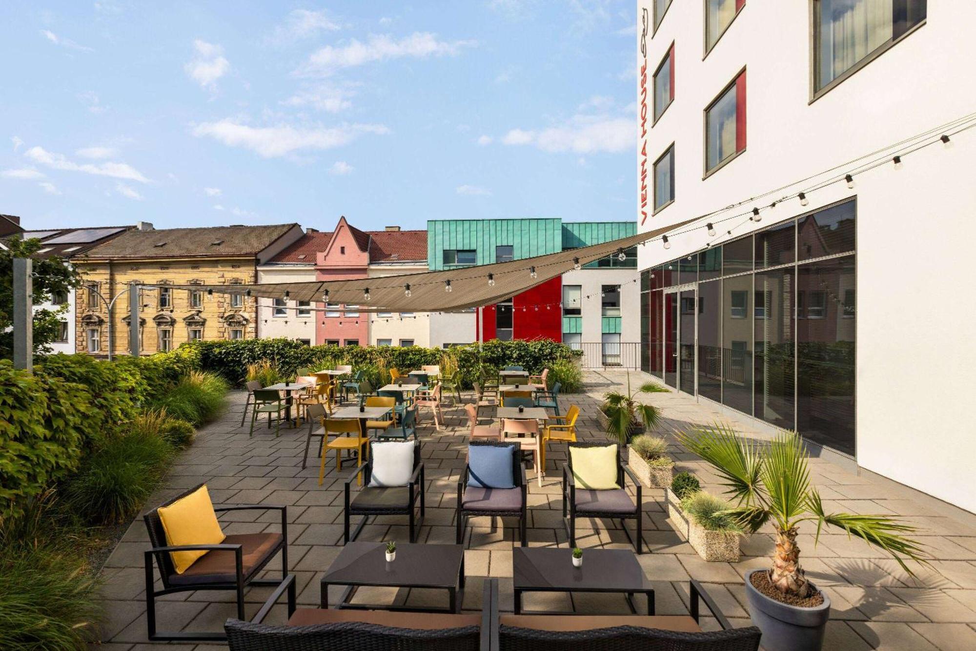 Vienna House Easy By Wyndham Pilsen Hotell Exteriör bild