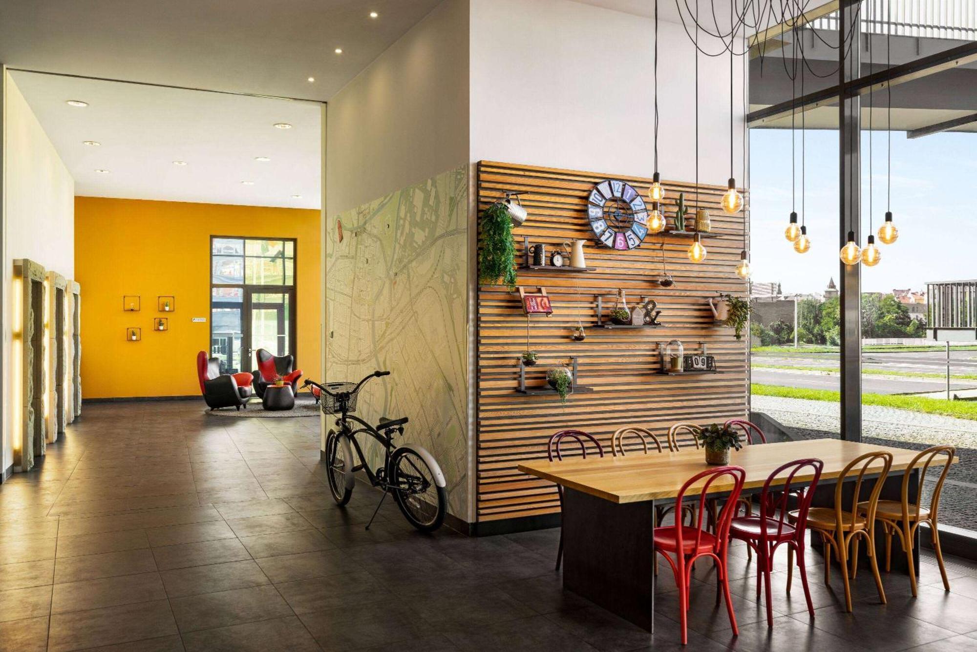 Vienna House Easy By Wyndham Pilsen Hotell Exteriör bild